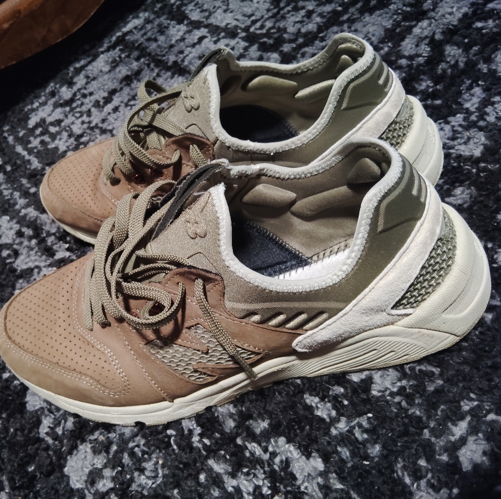 Tan and Cream Sneakers with Supportive Sole and Sporty Design